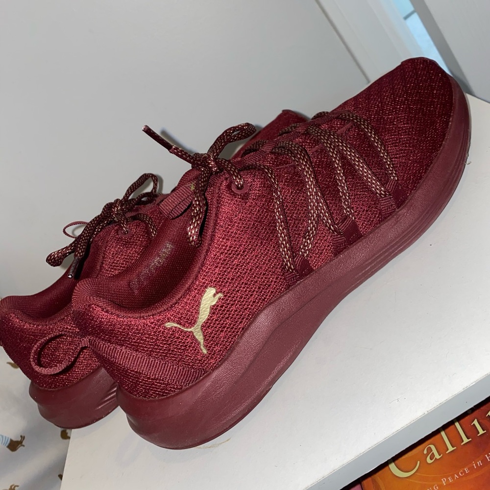 Puma maroon memory foam sneakers